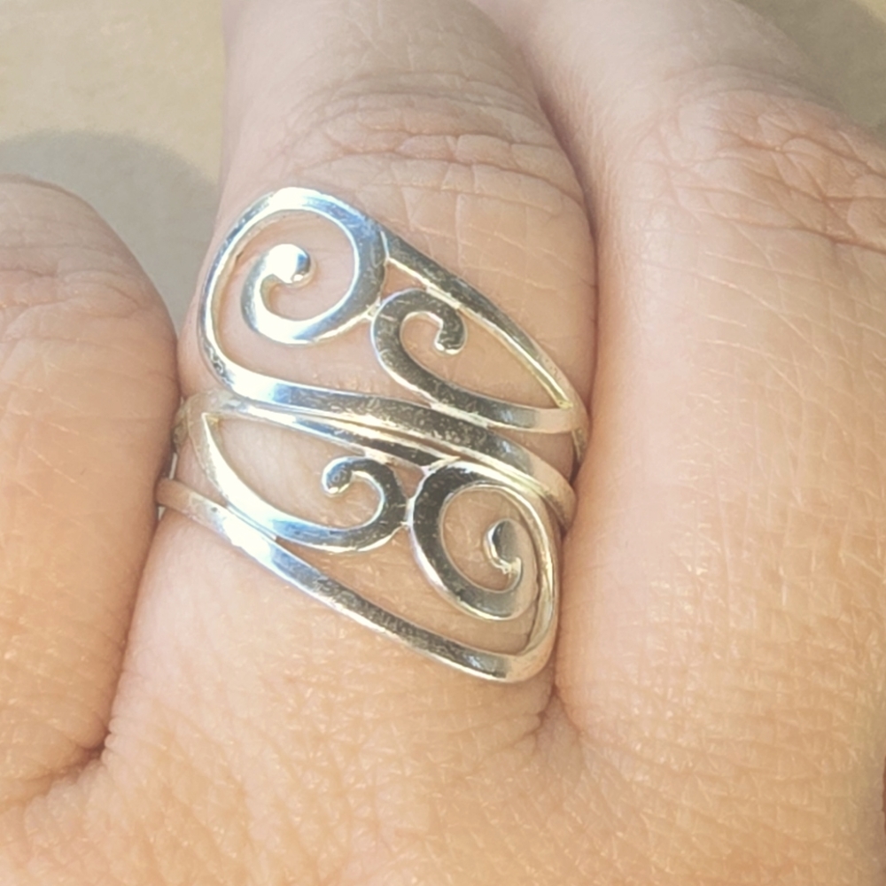Elegant Sterling Silver Swirl Ring